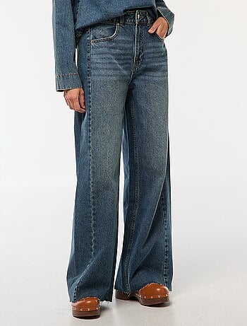 Jean wide leg com bainha desfiada