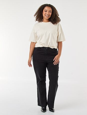 Jeans bootcut com bainha desfiada