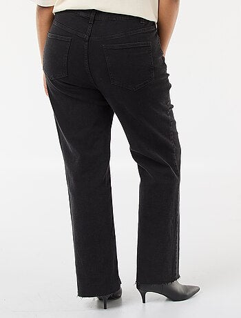 Jeans bootcut com bainha desfiada