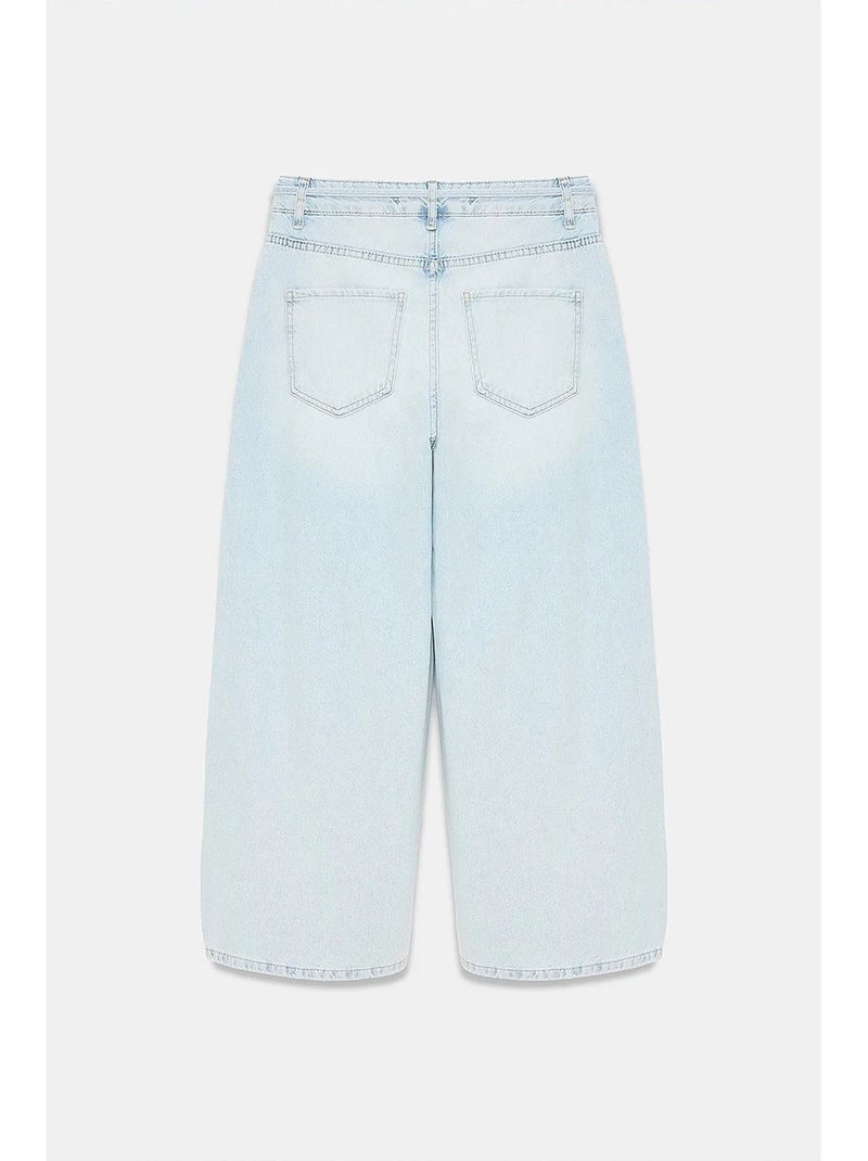 Jeans capri femininos de perna larga e cintura alta com detalhe em renda dilvin Azul claro - Kiabi