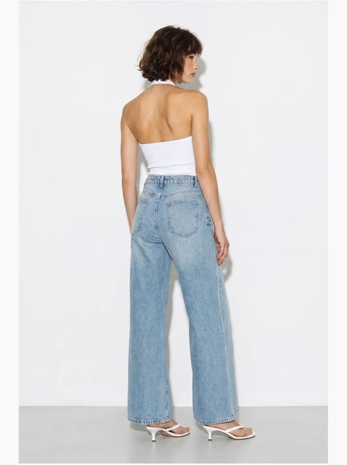 Jeans de cintura alta e perna larga bordados lucci - Kiabi Jeans de cintura alta e perna larga bordados lucci - Kiabi