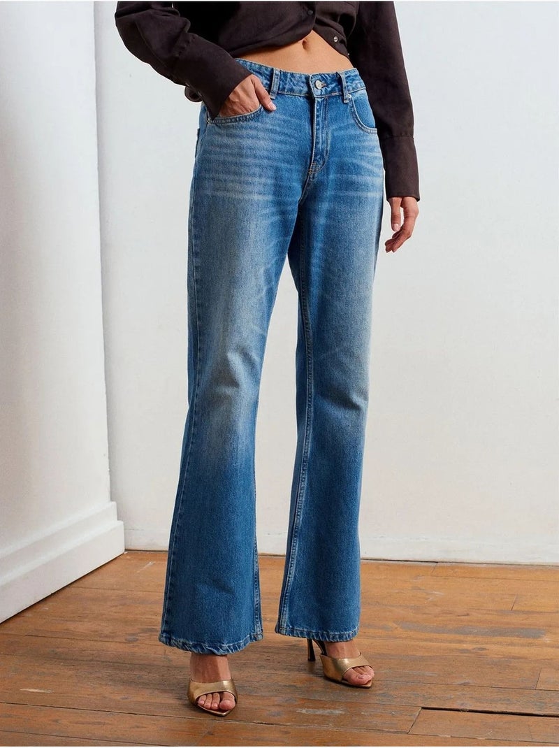 Jeans de cintura baixa com perna à boca de sino dilvin Azul-safira - Kiabi