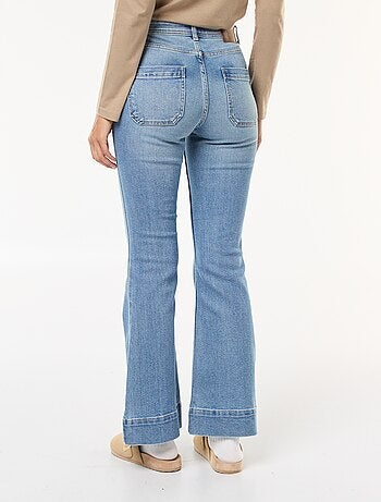 Jean cintura subida corte flare/bootcut