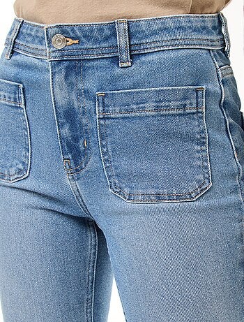 Jean cintura subida corte flare/bootcut