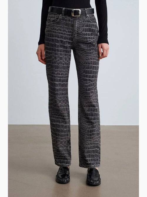 Jeans de cintura subida de perna reta texturizados dilvin - Kiabi Jeans de cintura subida de perna reta texturizados dilvin - Kiabi