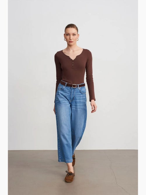 Jeans de cintura subida e perna larga dilvin - Kiabi Jeans de cintura subida e perna larga dilvin - Kiabi
