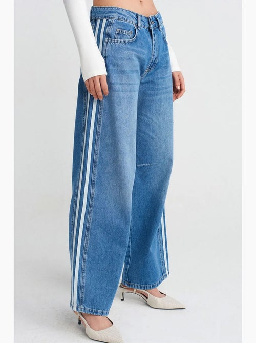 Jeans de ganga às riscas de cintura subida e perna larga e larga dilvin - Kiabi Jeans de ganga às riscas de cintura subida e perna larga e larga dilvin - Kiabi
