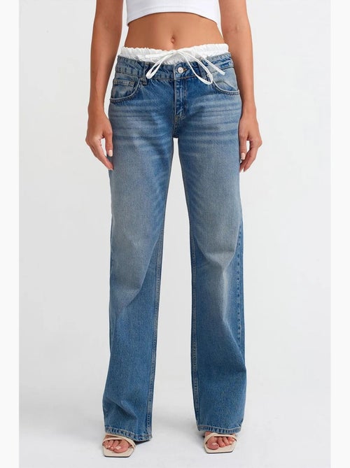 Jeans de mulher de cintura média e perna reta dilvin - Kiabi Jeans de mulher de cintura média e perna reta dilvin - Kiabi