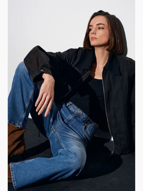 Jeans de mulher de cintura subida e perna larga dilvin - Kiabi Jeans de mulher de cintura subida e perna larga dilvin - Kiabi