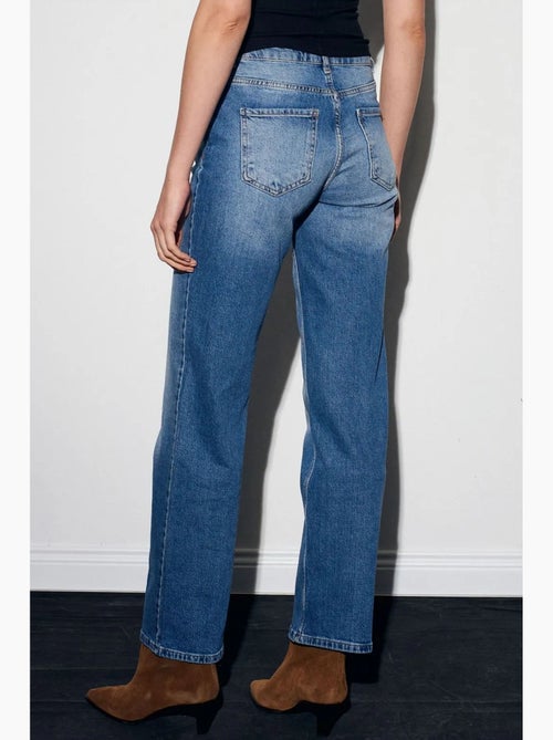 Jeans de mulher de cintura subida e perna larga dilvin - Kiabi Jeans de mulher de cintura subida e perna larga dilvin - Kiabi