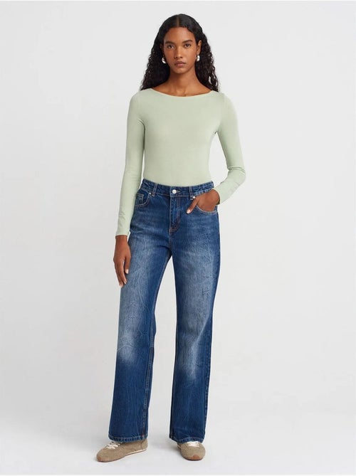 Jeans de mulher de cintura subida e perna reta dilvin - Kiabi Jeans de mulher de cintura subida e perna reta dilvin - Kiabi