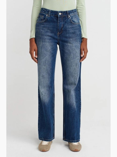 Jeans de mulher de cintura subida e perna reta dilvin - Kiabi Jeans de mulher de cintura subida e perna reta dilvin - Kiabi