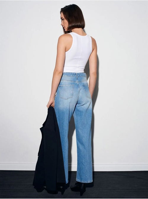 Jeans de mulher de cintura subida e perna reta dilvin - Kiabi Jeans de mulher de cintura subida e perna reta dilvin - Kiabi