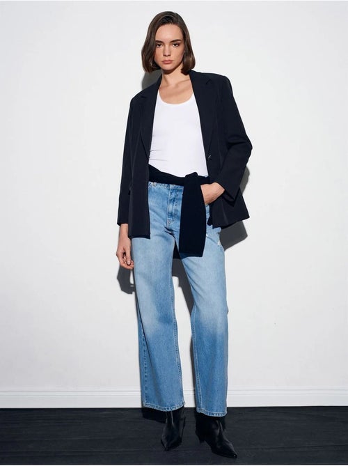 Jeans de mulher de cintura subida e perna reta dilvin - Kiabi Jeans de mulher de cintura subida e perna reta dilvin - Kiabi