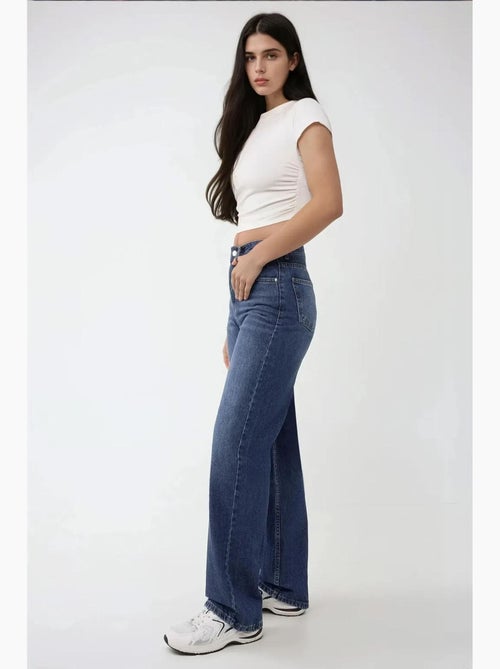 Jeans de perna direita com cintura subida hiccup - Kiabi Jeans de perna direita com cintura subida hiccup - Kiabi