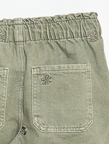 Jeans de perna larga com padrão bordado