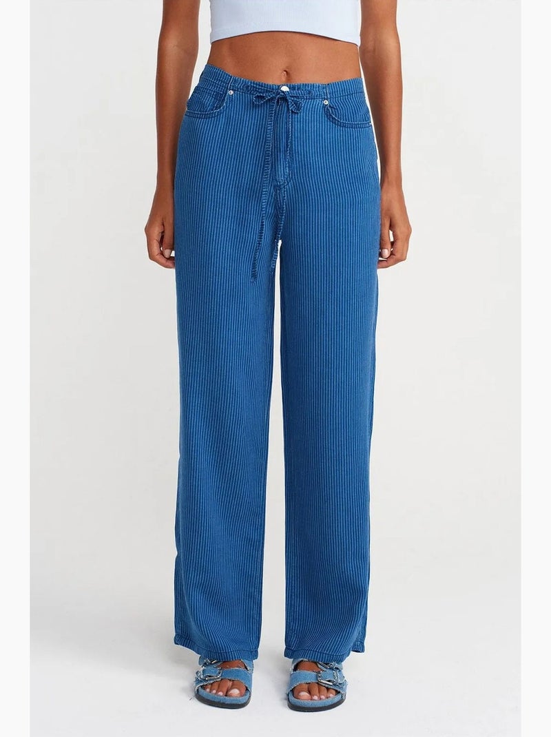 Jeans de tencel às riscas de cintura média e perna larga dilvin Azul-safira - Kiabi