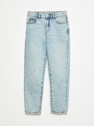 Jeans direitos com abrasões fantasia