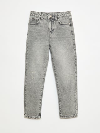 Jeans direitos com abrasões fantasia
