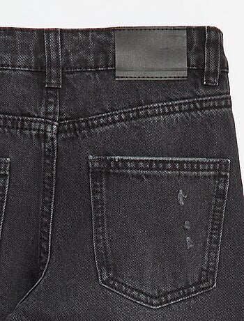 Jeans direitos com abrasões fantasia