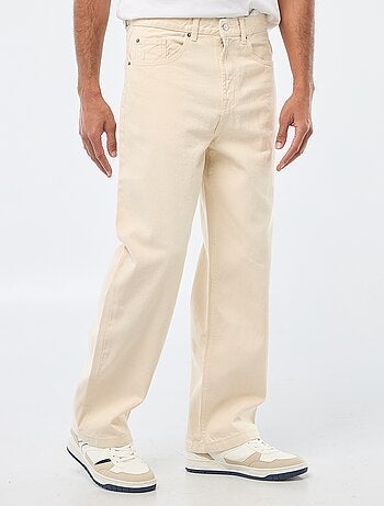 Jean direito / regular fit com 5 bolsos