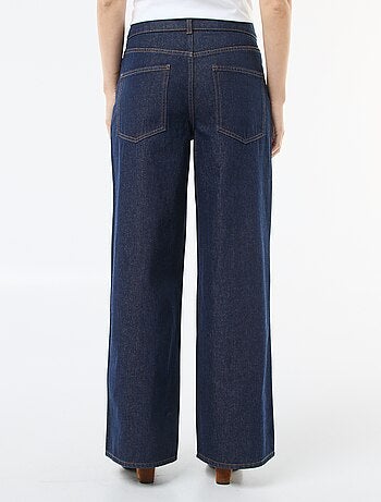 Jeans largos com abertura dupla abotoada