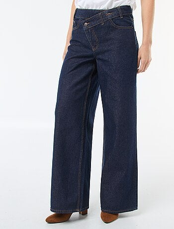 Jeans largos com abertura dupla abotoada