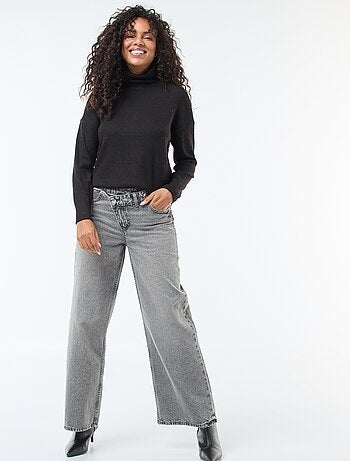 Jeans largos com abertura dupla abotoada