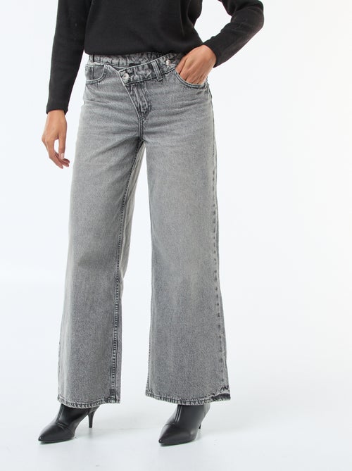 Jeans largos com abertura dupla abotoada - Kiabi