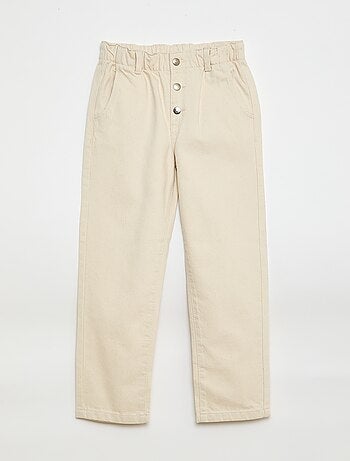 Jeans mom com bolsos em forma de coração