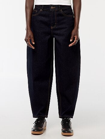 Jeans mom de cintura subida