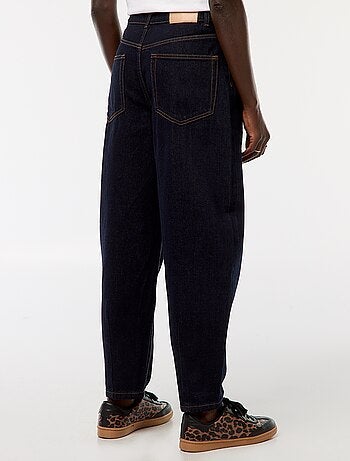 Jeans mom de cintura subida