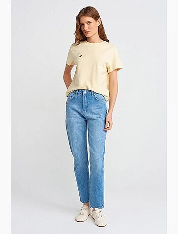 Jeans mom de cintura subida e perna direita dilvin