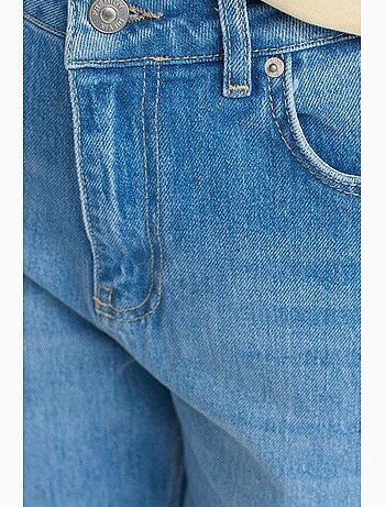 Jeans mom de cintura subida e perna direita dilvin
