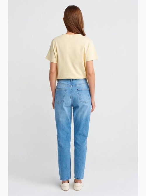 Jeans mom de cintura subida e perna direita dilvin - Kiabi Jeans mom de cintura subida e perna direita dilvin - Kiabi