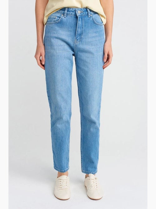 Jeans mom de cintura subida e perna direita dilvin - Kiabi Jeans mom de cintura subida e perna direita dilvin - Kiabi