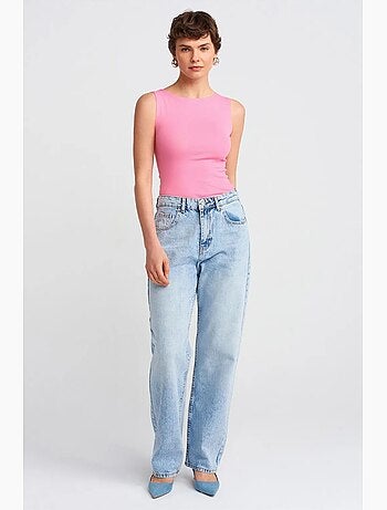 Jeans mom de cintura subida e perna reta dilvin