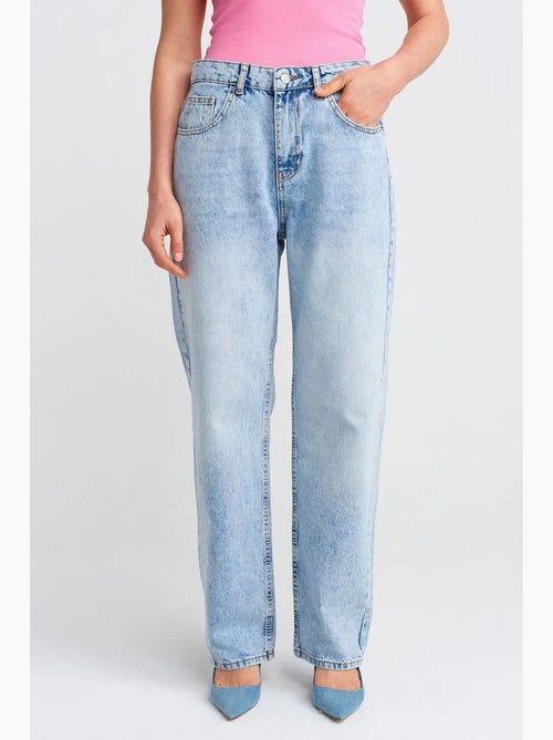Jeans mom de cintura subida e perna reta dilvin - Kiabi Jeans mom de cintura subida e perna reta dilvin - Kiabi