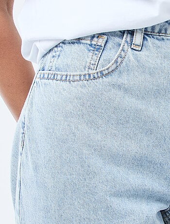 Jeans regular / cintura standard com bainhas largas