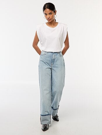 Jeans regular / cintura subida com dobra larga na bainha
