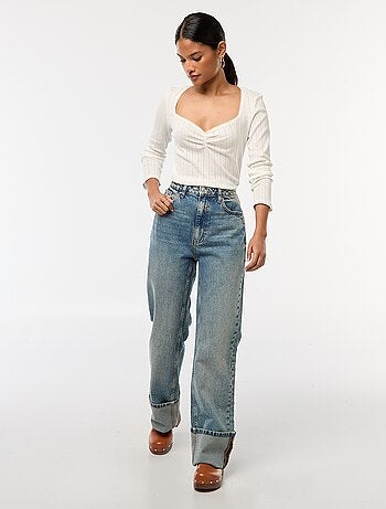 Jeans regular / cintura subida com dobra larga na bainha