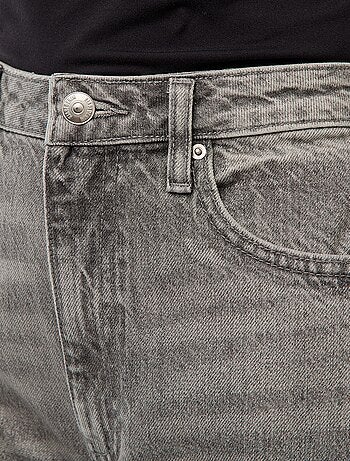 Jeans regular / cintura subida com dobra larga na bainha