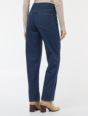 Jeans regular com linhas em algodão