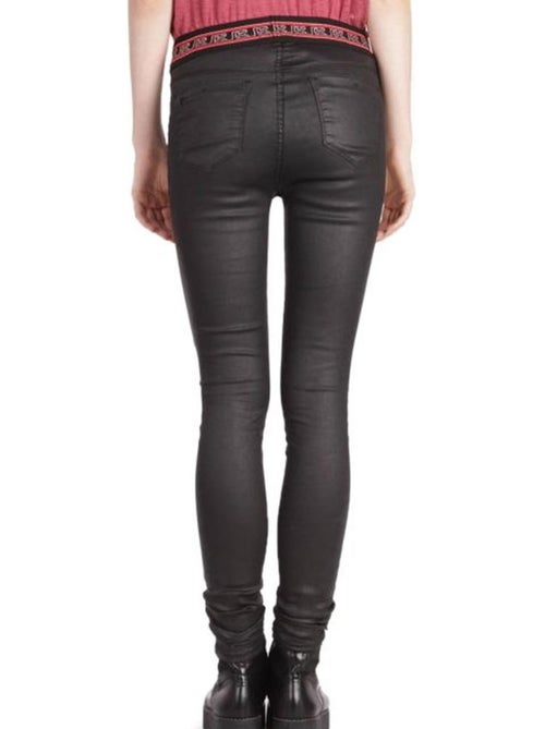 Jeans Slim Preto Efeito Pele para Mulher Kaporal SABLE - Kiabi Jeans Slim Preto Efeito Pele para Mulher Kaporal SABLE - Kiabi