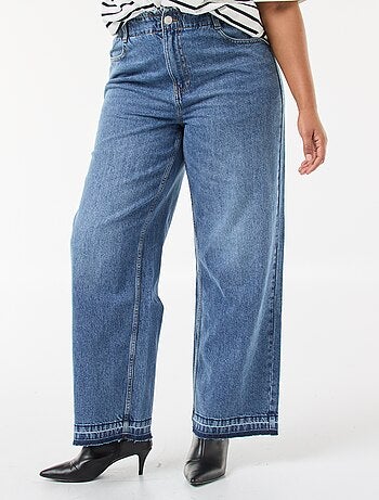 Jean wide leg com bainha desfiada