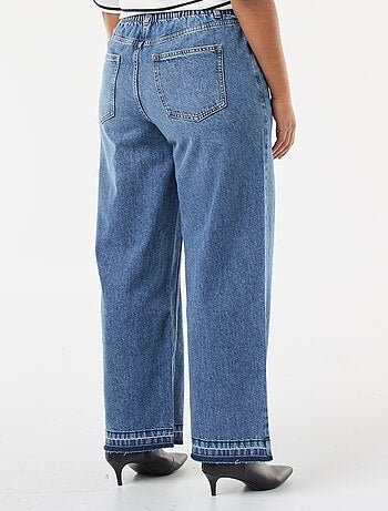 Jean wide leg com bainha desfiada