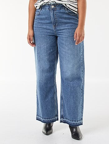 Jean wide leg com bainha desfiada