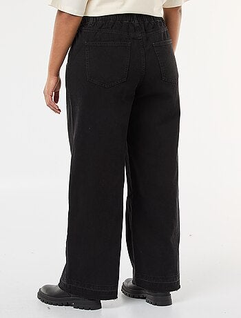 Jeans wide leg com bainha desfiada