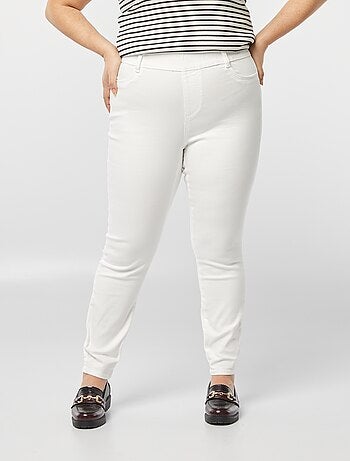 Jeggings elásticas com cintura subida e corte direito