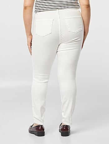 Jeggings elásticas com cintura subida e corte direito